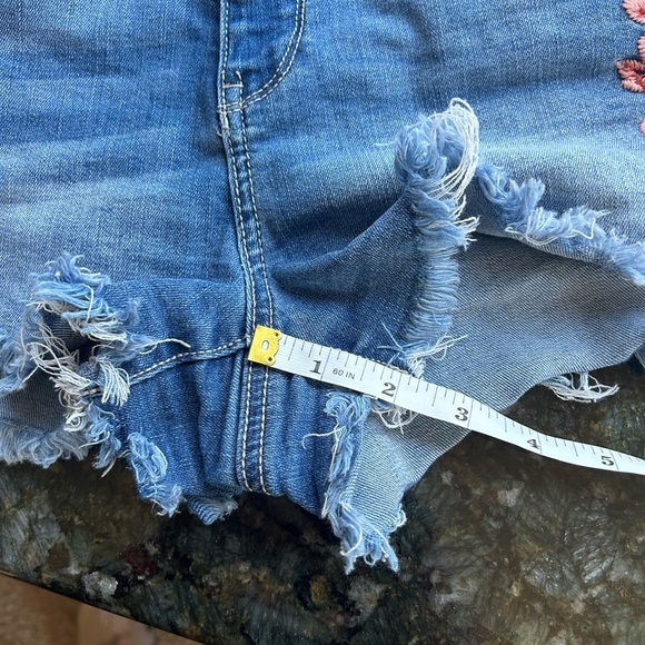Mudd High Rise Shortie Flx Stretch embroidered floral Jean shorts. EUC. Festival - Picture 7 of 10